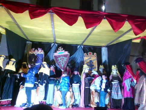 JA HEU TIRAT LES CARTES ALS REIS ?LA IL·LUSIÓ JA HA ENTRAT ALS CARRERS DE GATA (Vídeo de J. Artigues)