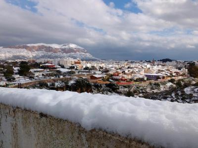 LA NEU D'AHIR DIMECRES I LA PLUJA D'AQUESTA NIT DEIXEN JA 67 MM. A GATA. Seguim amb alerta i sense classes