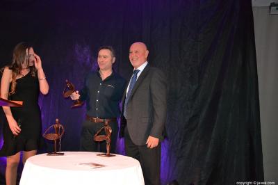 LA PREMSA PARLADEL PREMI AL CUINER GATER CLAUDIO MENGUAL (Gala de la ARX de Xàbia)