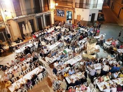 ÈXIT DE PARTICIPACIÓ I RECAUDACIÓ AL SOPAR DE CÀRITAS DE SANT MIQUEL. AHIR VA SER LA FESTA GRAN