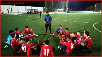 EL LÍDER GORGOS INFANTIL REGALA 11 GOLS PELS NADALS AL AFICIONATS, AMB DOS POKERS DE MARIO I DIEGO. El cadet va perdre 2-6 contra el Real de Gandía