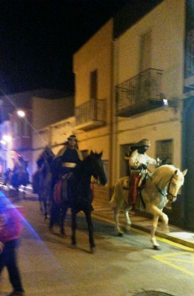 GATA, MISTERI DE REIS (50 ANYS): APLEGUEN HUI DIA 4 A GATA ELS VISIRS REIALS, ANUNCIANT LARRIBADA DELS REIS MAGS PER A DEMÀ DIVENDRES