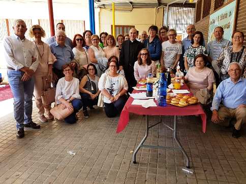 UN GRUP DE GATERS ACOMPANYEN A JOSÉ IGNACIO LLÓPEZ, EN ELS SEUS 25 ANYS DE SACERDOCI: va estar a la parròquia de 1997 a 2004