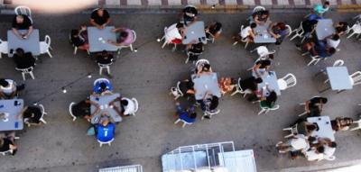 HAN COMENÇAT LES FESTES A LA FONT DEL RIU: ARA TRUC; A LA NIT, SOPAR I MÚSICA. DEMÀ, LA FESTA MAJOR