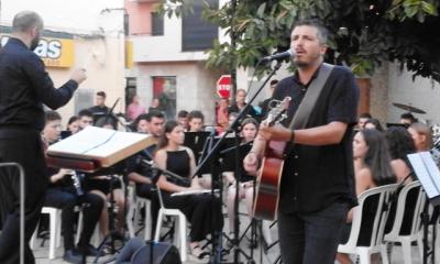 EL CANTAUTOR VALENCIÀ ANDREU VALOR I LA BANDA DE GATA PROTAGONITZEN UN EXITÓS