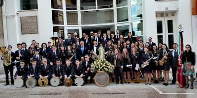 LES FORMACIONS MUSICALS DEL POBLE CELEBREN A SANTA CECÍLIA. La banda i la Coral Serrillàs interpreten la missa cantada