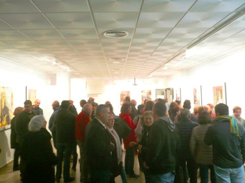 MULTITUDINARIA INAUGURACIÓ DE LA PINTORA PEPA CASELLES A JESÚS POBRE; EXPOSA FINS EL 6 DE GENER LES SEUES OBRES