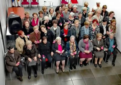 UNES 40 DONES GATERES HOMENATJADES PER SER EMPRENEDORES EN EL SEU TEMPS