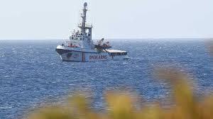 GATA DONA SUPORT A LA TASCA HUMANITÀRIA DEL OPEN ARMS