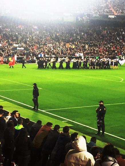 LA UNIÓ MUSICAL DE GATA AMENITZA ELS PROLEGÒMENS DEL PARTIT VALÈNCIA-REAL MADRID. Una gran actuació per començar el 150 aniversari