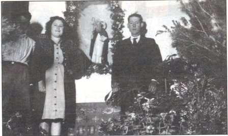 HUI ÉS SANT ANTONI: LA IMATGE DE LA FESTA TÉ MÉS DE 70 ANYS I EL TESTAMENT COMPLIX 44 ANYS. El poble té dos talles i quatre plafons ceràmics dedicats al sant