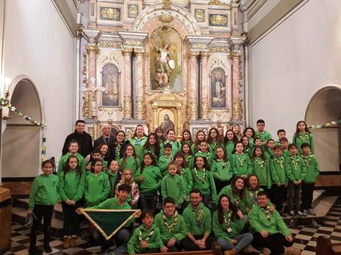 ELS JÚNIORS DE GATA INICIEN EL 50 ANIVERSARI AMB LA IMPOSICIÓ DE PANYOLETES I CRISMONS