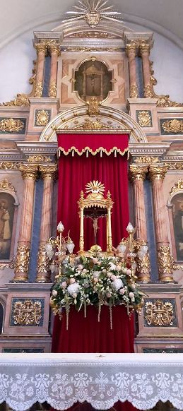 EL PATRÓ DE GATA, EL SANTÍSSIM CRIST, JA LLUÏX A L'ESGLÉSIA. Estarà 8 dies al poble, El van baixar anit sense processó a causa de la COVID-19