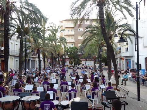 GRAN CONCERT DE LA BANDA JUVENIL DE GATA, CLOENDA DE LES ACTIVITATS PARAL·LELES D'ART AL VENT. El seu director Felipe Fuertes estrena el seu pasdoble Festa Gatera