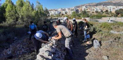 MACMA I XARXA JOVE COMARCAL. A GATA ES POSA EN VALUA LA CONSTRUCCIÓ DE PEDRA EN SEC, PATRIMONI IMMATERIAL DE LA HUMANITAT. Sessió pràctica al camí d'accés a la Casa de la Lepra