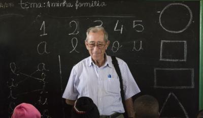 GATA NOMENA FILL ADOPTIU DEL POBLE AL MISSIONER JUBILAT DON VICENTE BERENGUER LLOPIS. Per la seua trajectòria, les seues actuacions humanitàries i solidaries i per constituir un referente