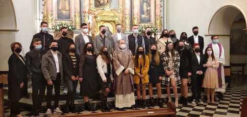 GATA: CONFIRMEN A 21 JOVES DE LA PARRÒQUIA DE SANT MIQUEL ARCÀNGEL