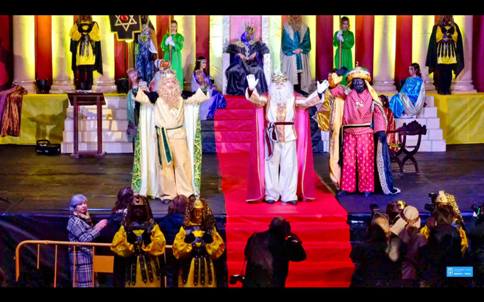 HUI (17 HORES) LA MÀGIA DELS REIS PERMETRÀ VEURE EL MISTERI DE GATA. EL COVID19 ANUL·LA L'ESCENIFICACIÓ, PERÒ SI QUE VINDRAN ELS REIS A SALUDAR ALS XIQUETS I XIQUETES