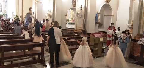 HUI, DIA DE PENTECOSTÉS, S'HA CELEBRAT A GATA EL PRIMER TORN DOBLE DE PRIMERES COMUNIONS. El mal temps ha desbarat els prolegòmens