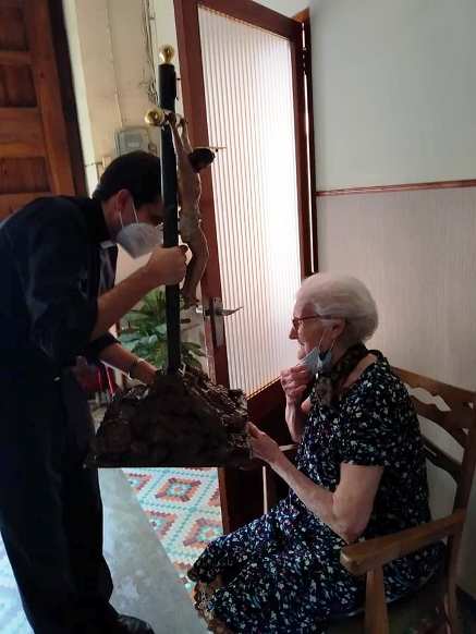 GATA EN FESTES. PARRÒQUIA. EXTRAORDINARI I EXCEPCIONAL A CAUSA DE LA COVID19: SEGON DIA DE VISITA DEL SANTÍSSIM CRIST ALS MALATS I VELLETS