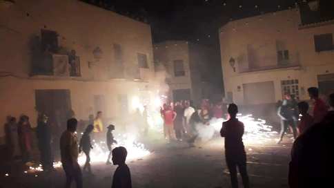 4/8, FESTES GATA: HUI SISÉ DIA: ESPECTACLES: MENUTS, MAJORS / MARCEL EL MARCIÀ / FINAL DEL TRUC / CORDÀ INFANTIL. Destaquem la cordà, ahir pels majors, hui infantil