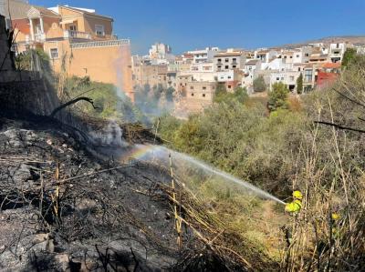 XICOTET ENSURT, AHIR DISSABTE. INCENDI ENTRE EL CARRER SANT JOSEP I EL VIAL