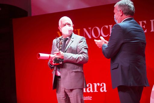 L'EMPRESA CLAVE DÉNIA, PREMIADA EN LA NIT DE L'ECONOMIA ALICANTINA. El propietari de les tendes Ale-Hop, el gater Vicent Grimalt, va rebre el guardó