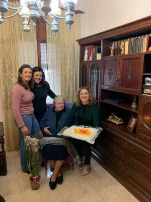 LA CENTENÀRIA GATERA VICENTA SIGNES CASANOVA TÉ 103 ANYS I 1 DIA. L'altra centenària, María Monfort Costa en té 101