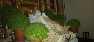 HUI 15 D'AGOST ÉS LA FESTA DE LA MARE DE DÉU DE LES ALFÀBEQUES: Tradició, costums, religiositat,l'altar major s'ompli d'aromes característics