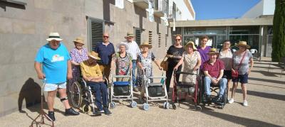 LA REGIDORA DE CULTURA I EL DIRECTOR DE ART AL VENT DE GATA VISITEN ELS ARTISTES DE LA RESIDÈNCIA DE BENISSA. Per a conéixer de primera mà les seues obres i per a parlar de noves actuacions conjuntes