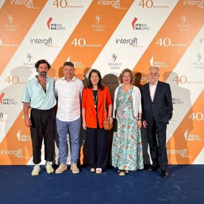 LEMPRESA DARTICLES DE REGAL SIGNES GRIMALT GUARDONADA PER LA LLARGA TRAJECTÒRIA A LA FIRA INTERGIFT DE MADRID. Porta assistint des de 1980