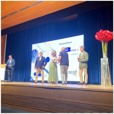 L'EMPRESA CASA BARRERA S.L. REP EL PREMI DE FIDELITAT PER 40 ANYS A LA FIRA DE INTERGIFT 2022. Exposa des del començament de la història de la fira