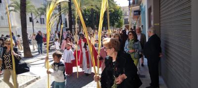 RAMS A GATA: BENDICIÓ A LA PLAÇA NOVA, LA COLLA DE XIRIMITERS, MISSA DE LA PASSIÓCOLOR, CALOR I DEVOCIÓ