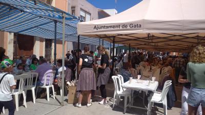 AHIR, ÈXIT DE PARTICIPACIÓ I UN MERAVELLÓS DIA PER A LA FESTA DEL BERENARET DE PASQUA (XIII edició, carrer La Pau)