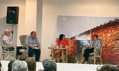 GATA ACULL LA II TROBADA. L'ESCRIPTORA ELIA BARCELÓ DEPARTEIX AMB UNS CENT PARTICIPANTS DELS CLUBS DE LECTURA DE LA MARINA ALTA