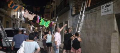 EL VEÏNAT DE GATA PREPARA ELS CARRERS PER A LES FESTES. Hui és el seté dia de novena al Santíssim Crist i dijous comencen les festes amb la baixada del patró