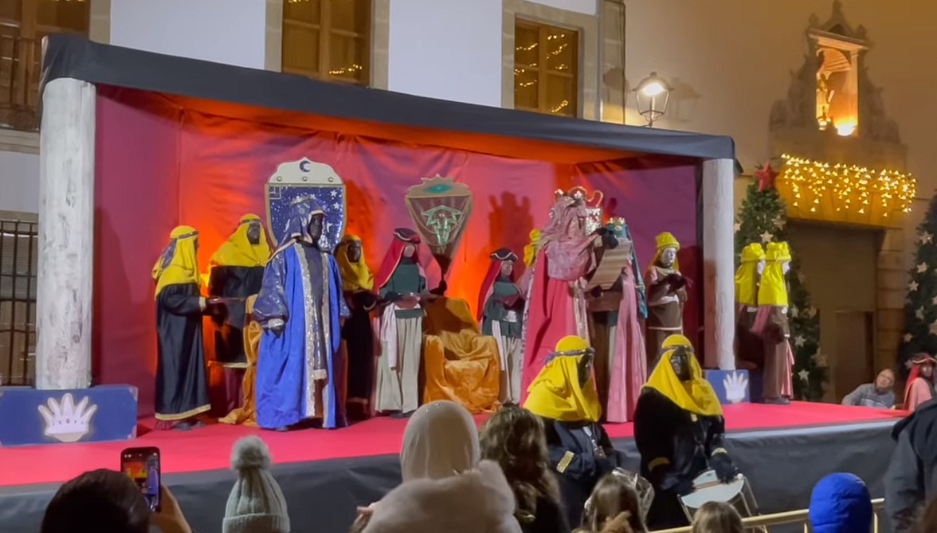 COMENÇA A GATA LA MÀGIA REIAL: HUI HAN RECOLLIT ELS PAGES LES CARTES DELS INFANTS DEL POBLE