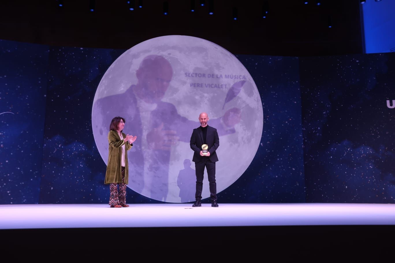 EL MÚSIC I ARTISTA DIGITAL GATER PERE VICALET REP EL PREMI MIGUEL HERNÁNDEZ DE DIPUTACIÓ. Concedit per la seua trajectòria i innovació al sector de la música