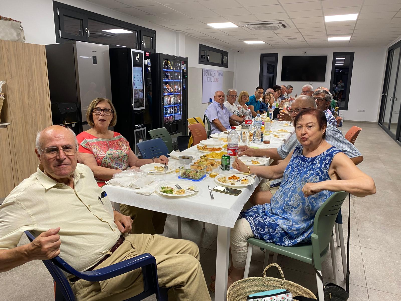 EL VEÏNAT DE LA PARTIDA JULIANS DIU ADÉU A L'ESTIU AMB UN SOPAR DE GERMANOR