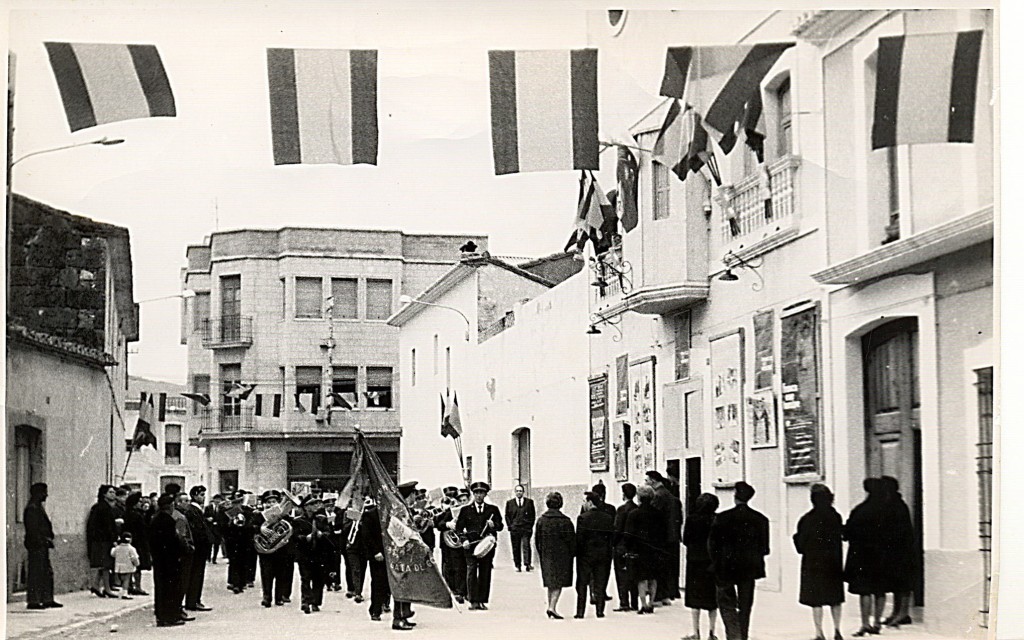 EL CINE BENÈFIC DE SETEMBRE OBRI HUI EL CENTENARI DEL CINE LA PAZ DE GATA (1925-2025) Quico “Sella”, El Ti Passetes, Paco Carrasco, Juan “el del cine”, germans Signes Grimalt. Cent anys de vivències
