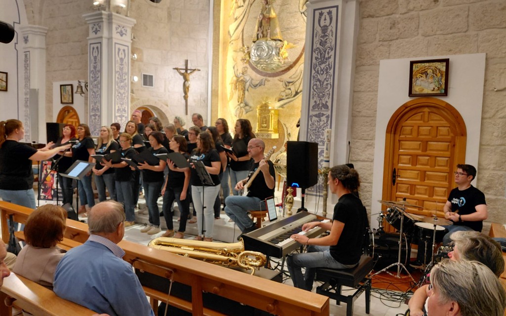 VEUS DE CORS RESONAREN A L'ESGLÉSIA DE GATA I L'ESGLÉSIA DE MORAIRA. XXII Campanya Intercanvi Musical, Coral Teuladina i Cor CodaGospel