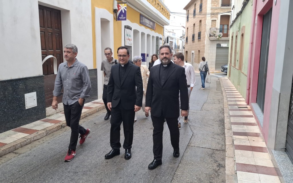 ENTRADA I PRESSA DE POSSESSIÓ DEL NOU RECTOR A LA PARRÒQUIA DE GATA, DON ENRIQUE SAIZ ZAMORANO. "Ja sóc un gater més"; "Vull estar en mig de vosaltes"