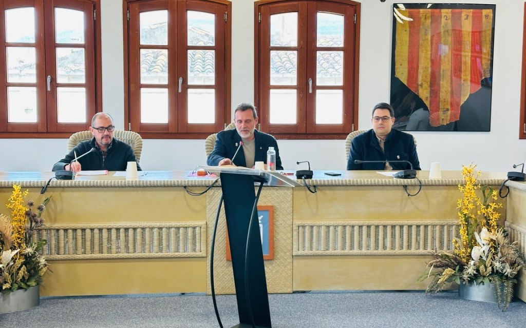 EL SOCIALISTA ANTONIO JOSÉ SIGNES COSTA ACCEDEIX A L’ALCALDIA, SEGONS L'ACORD DEL PACTE COMPROMÍS-PSOE. SITUACIÓ HISTÒRICA I INÈDITA A GATA. És l’alcalde 39 des de 1900 i el desé des de la democracia de 1979