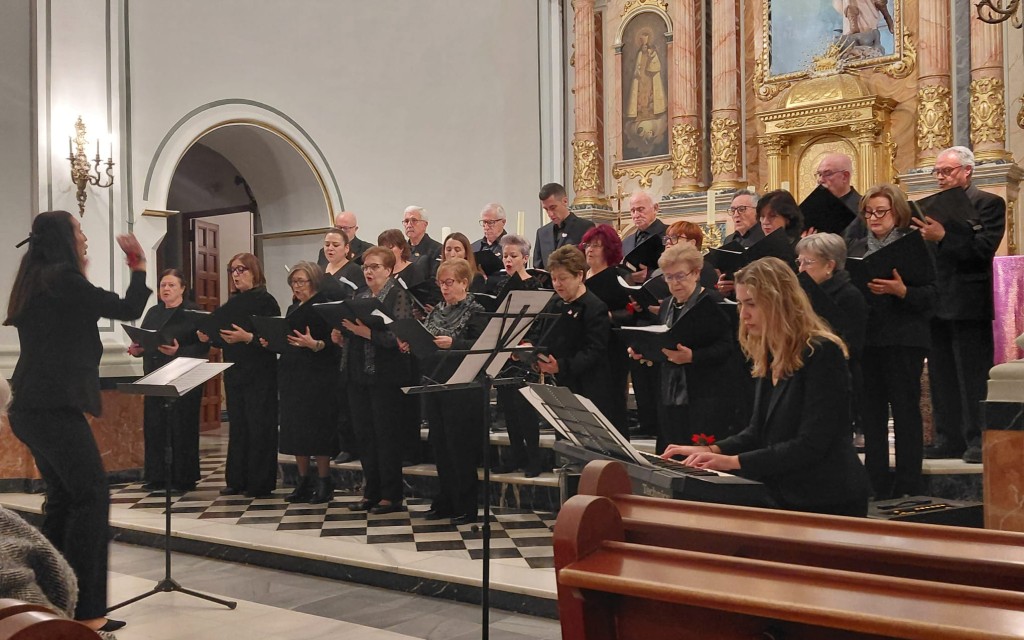 L'ESGLÉSIA ACULL EL CONCERT NADALENC DE LA CORAL SERRILLÀS I LA RONDALLA DE L'ESCOLA MUNICIPAL DE GATA. Es van interpretar peces nadalenques i clàssiques