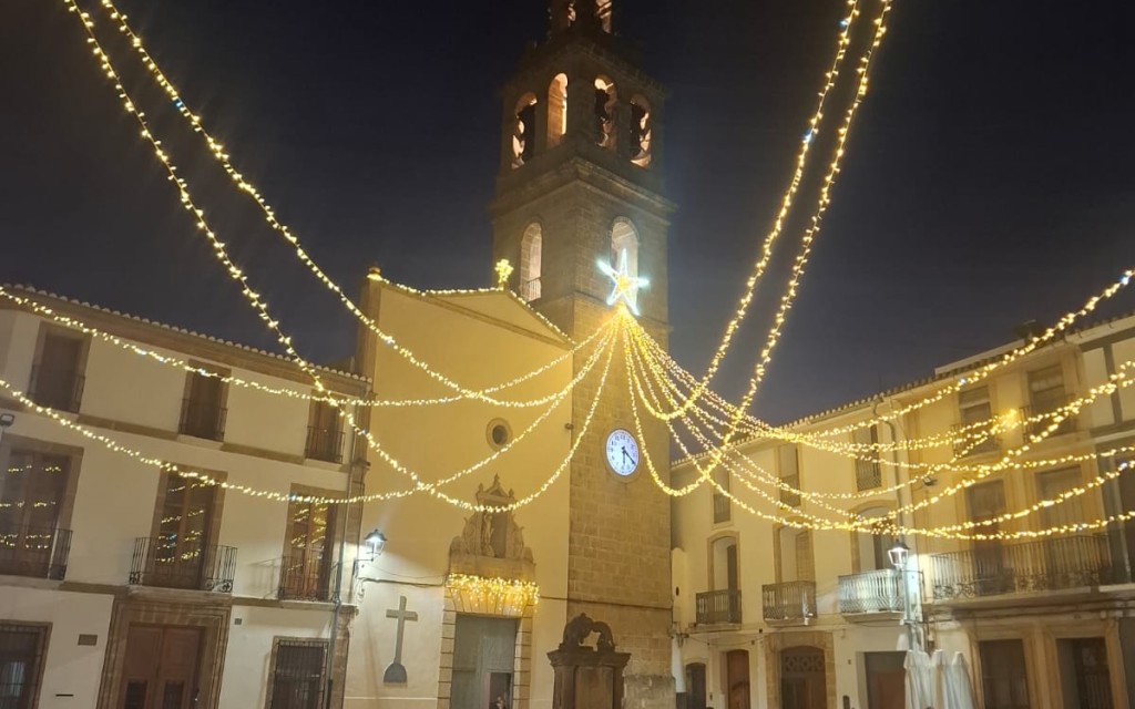 GATA CONSERVA ENCARA ALGUNES TRADICIONS DE LA FESTA DEL DIA DE NADAL. Missa amb la família, estrenes al Jesuset i als menuts, putxero, pastissos...