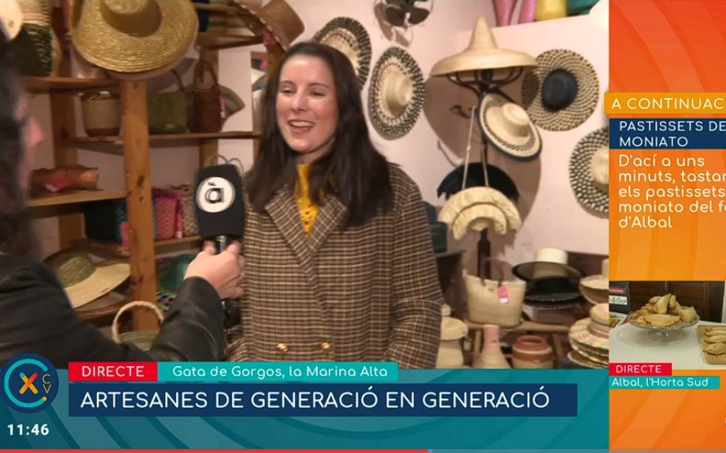 L'ARTESANIA GATERA, PROTAGONISTA A CONNEXIÓ CV (ÀPUNT): Maruja i Paca mostren la tenda de la Plaça Espanya i Sandra els seus sombreros