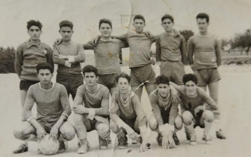 FOTOGRAFIES ANTIGUES...I D'ABANS (Gata en el record) -Nº 1.911- Aquells futbolistes dels anys 60, segle XX-