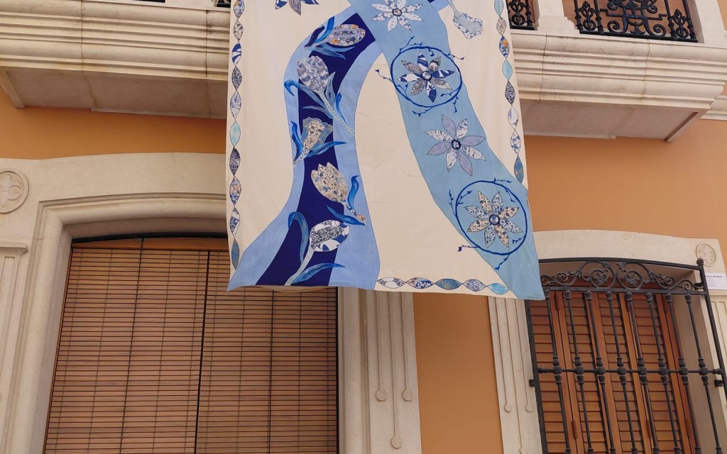 MIRADES URBANES, ART AL VENT, GATA. Obres 13 a 16, de la plaça al carrer