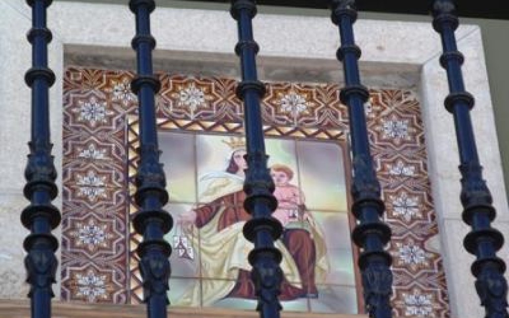 LA CONFRARIA DEL CARME DE GATA ES VA FUNDAR FA UN SEGLE, 2 DE JULIOL DE 1926. Gata té plafó ceràmic al carrer Nou i centre parroquial amb l'advocació