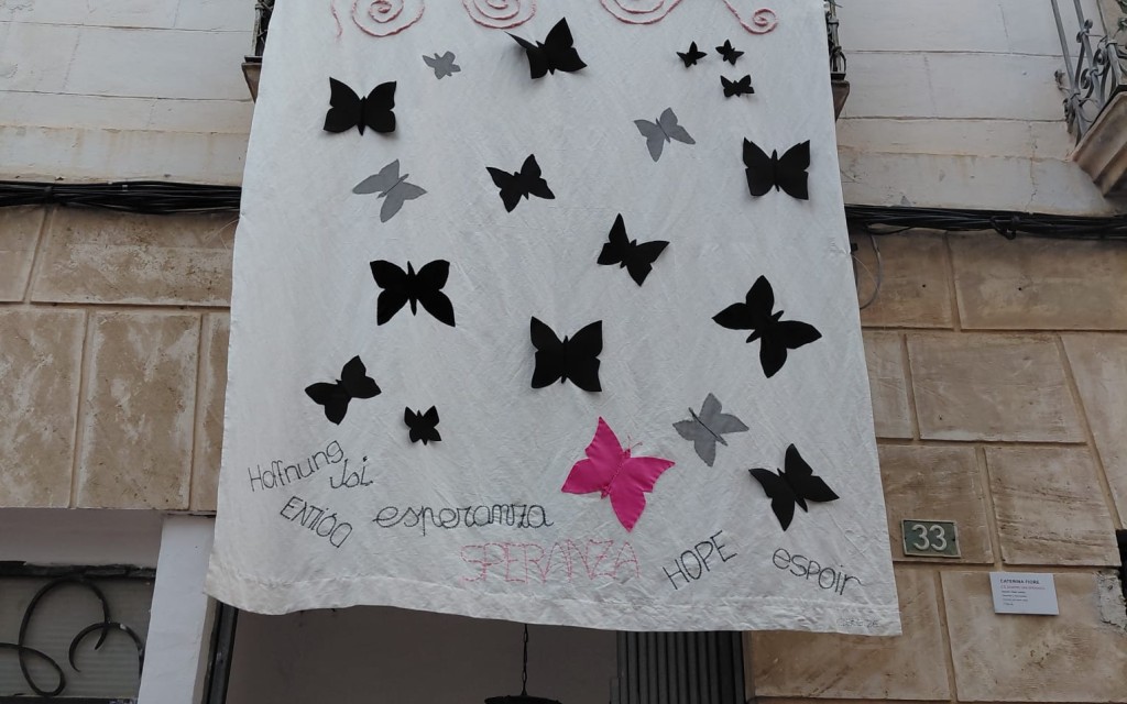 MIRADES URBANES, TORNEM AL CARRER CONSTITUCIÓ, ART AL VENT 2026. Set dies més. Obres 57 a 60